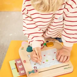 ARDOISE MAGIQUE EN BOIS JEANNE LE CHAT - Lilliputiens