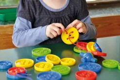 Boutons à enfiler en boîte : 8 ficelles, 8 stopeurs, 100 boutons - Eduplay