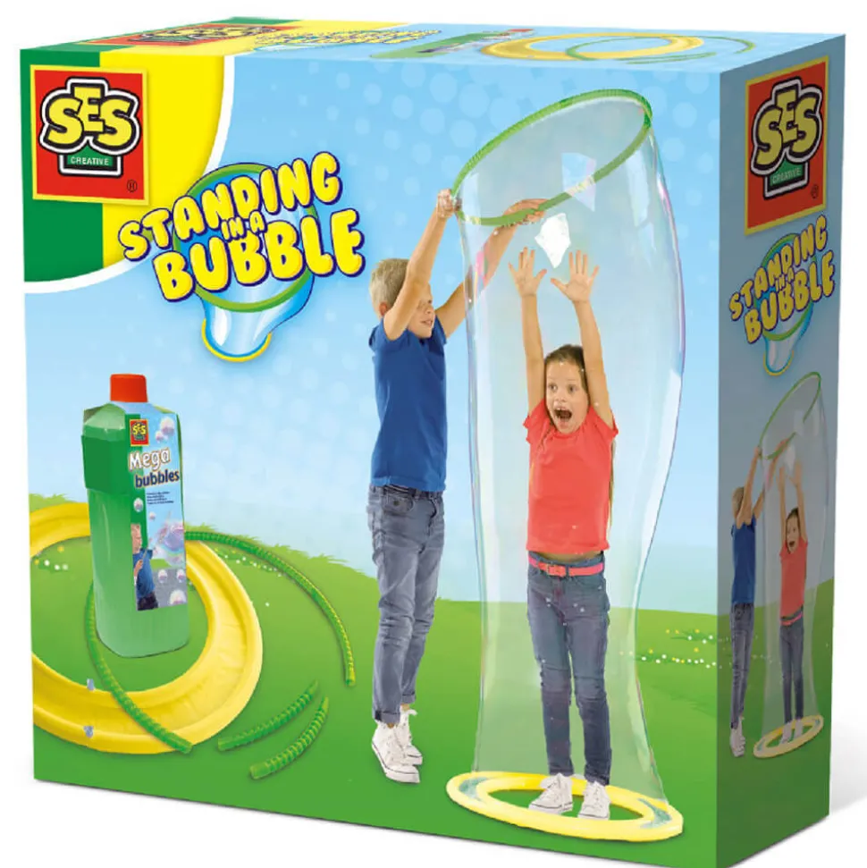 Debout dans une bulle géante - SES Creative