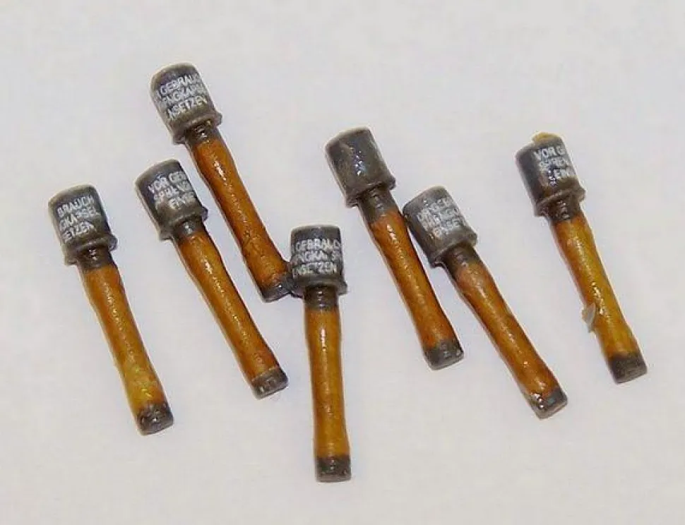 Deutsche Granaten - 1:35e - Plus model - Plus Model
