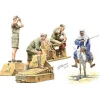 Figurines 2ème Guerre Mondiale : Tankistes allemands Afrika Korps et civil arabe - Master Box