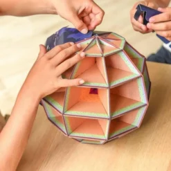 Globe à construire PHOSPHORESCENT : LA TERRE LA NUIT - Poppik