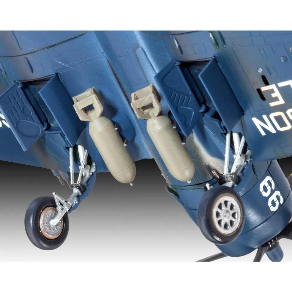Maquette avion : F4U-4 Corsair - Revell