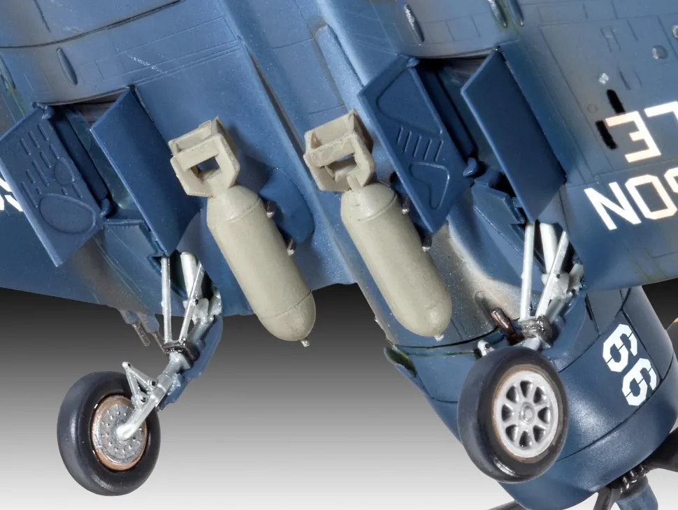 Maquette avion : F4U-4 Corsair - Revell