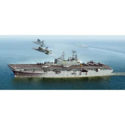 Maquette bateau : USS Iwo Jima LHD-7 - Hobby Boss