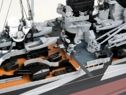 Maquette bateau : Battleship Tirpitz - Revell