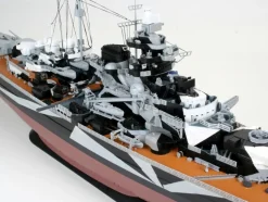 Maquette bateau : Battleship Tirpitz - Revell
