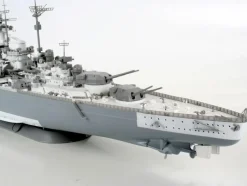Maquette bateau : Battleship Tirpitz - Revell