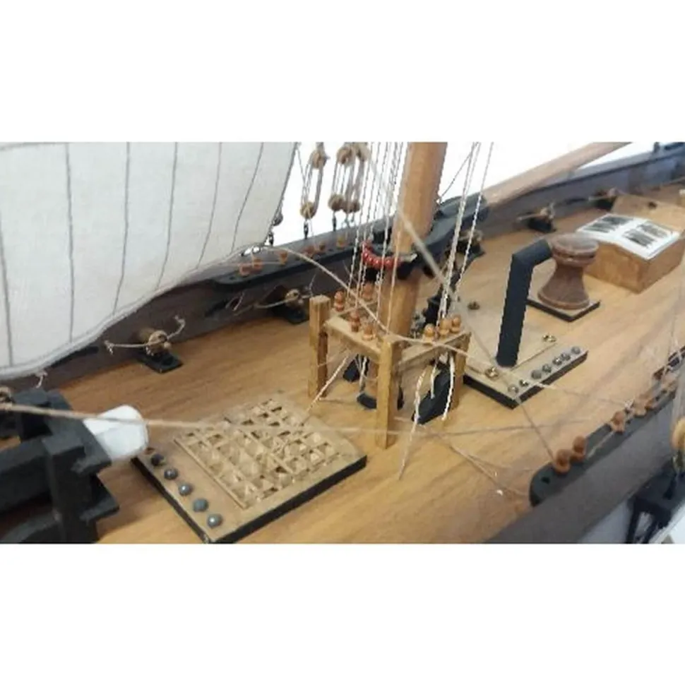 Maquette bateau en bois : Côtre Armé 1815 Faucon - Soclaine