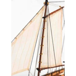Maquette bateau en bois : Canot du Capitaine HMS Endeavour - Artesania