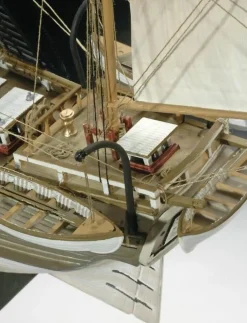 Maquette bateau : H.M.S. Beagle - Revell