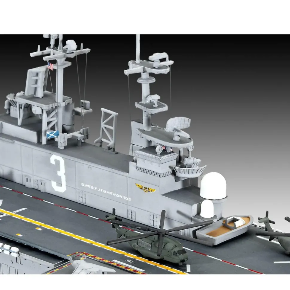 Maquette bateau militaire : Transporteur d'assaut USS WASP - Revell