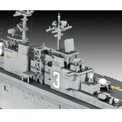 Maquette bateau militaire : Transporteur d'assaut USS WASP - Revell