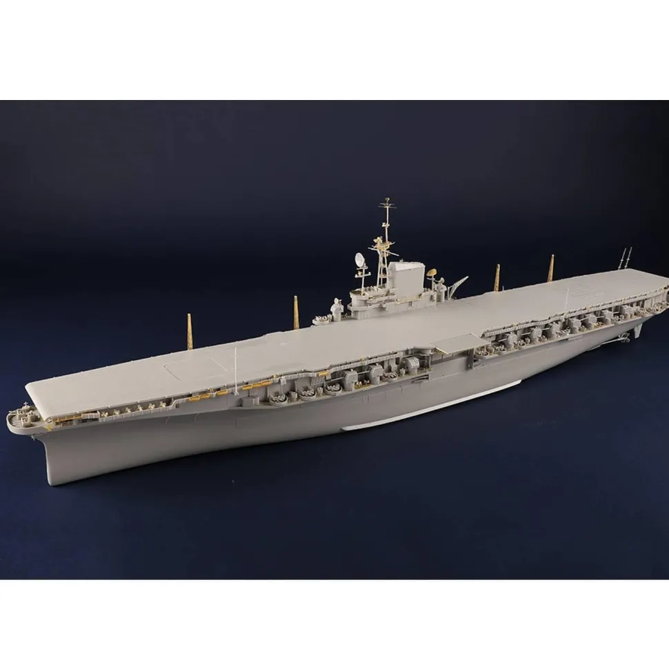 Maquette bateau militaire : USS Midway CV-41 - Trumpeter