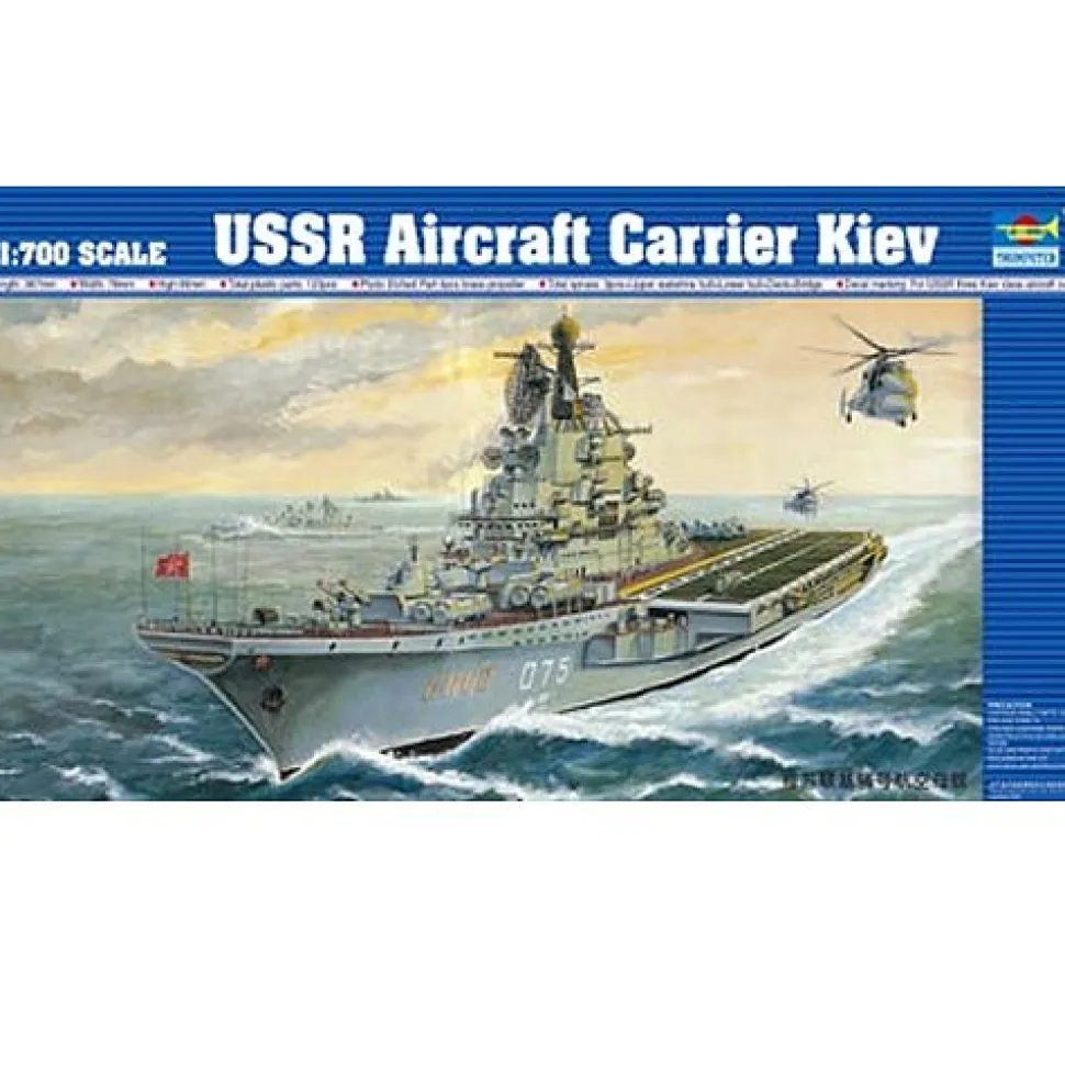 Maquette bateau : Porte-avions soviétique Kiev - Trumpeter