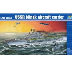 Maquette bateau : Porte-avions USSR Minsk - Trumpeter