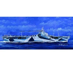 Maquette bateau : Porte-avions USS CV-14 Ticonderoga 1945 - Trumpeter