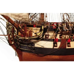 Maquette de bateau en bois : Montanes - OCCRE