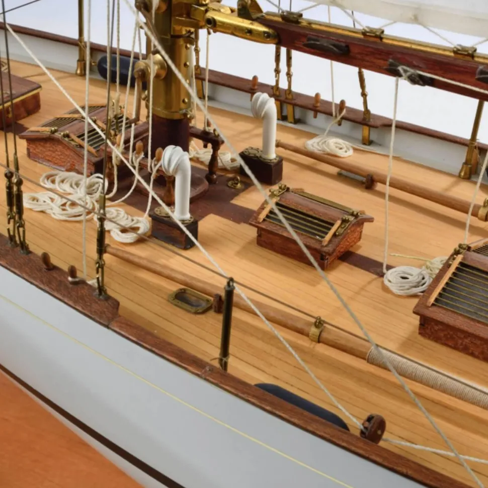 Maquette de bateau en bois : Dorade - Amati