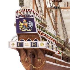 Maquette de bateau en bois : HMS Revenge - OCCRE