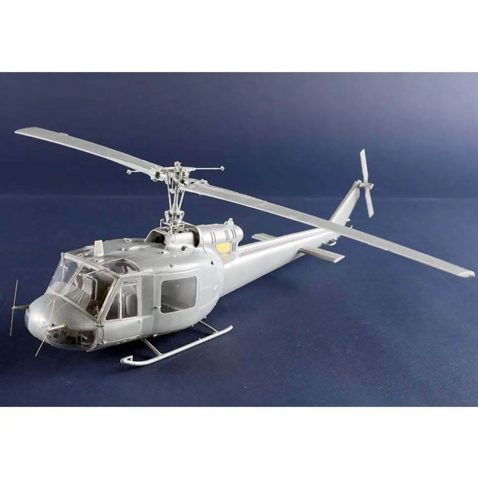 Maquette Hélicoptère : UH-1B Huey in 1:35 - Trumpeter