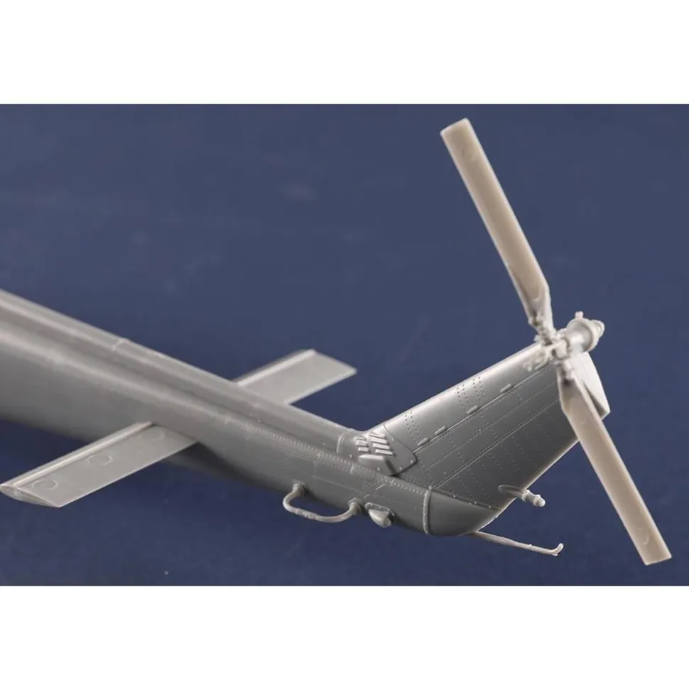 Maquette Hélicoptère : UH-1B Huey in 1:35 - Trumpeter
