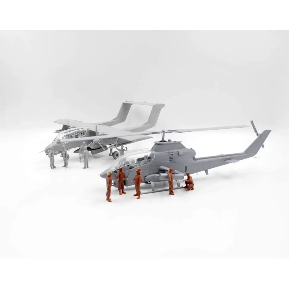 Maquettes aviation : Cobra AH-1G et Bronco OV-10A avec pilotes américains et personnel au sol - ICM