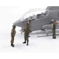 Maquettes aviation : Cobra AH-1G et Bronco OV-10A avec pilotes américains et personnel au sol - ICM