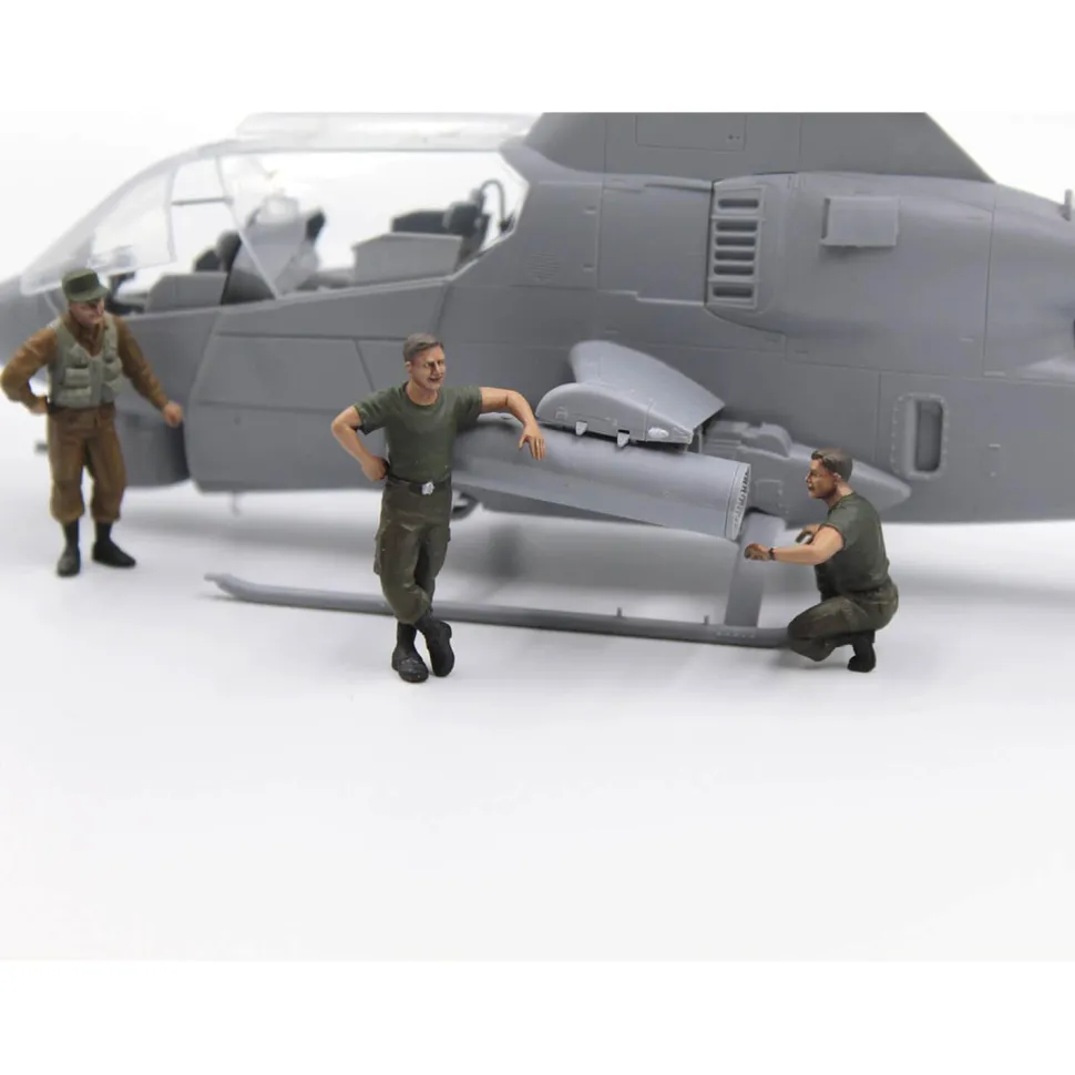 Maquettes aviation : Cobra AH-1G et Bronco OV-10A avec pilotes américains et personnel au sol - ICM