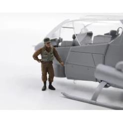 Maquettes aviation : Cobra AH-1G et Bronco OV-10A avec pilotes américains et personnel au sol - ICM
