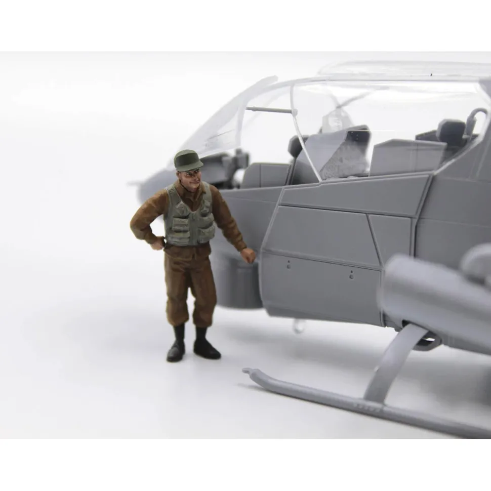 Maquettes aviation : Cobra AH-1G et Bronco OV-10A avec pilotes américains et personnel au sol - ICM