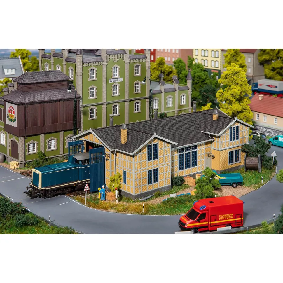 Modélisme ferroviaire HO : Hangar à locomotives, 1 emplacement - Faller