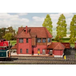 Modélisme ferroviaire HO : Poste d'aiguillage immitation brique - Faller