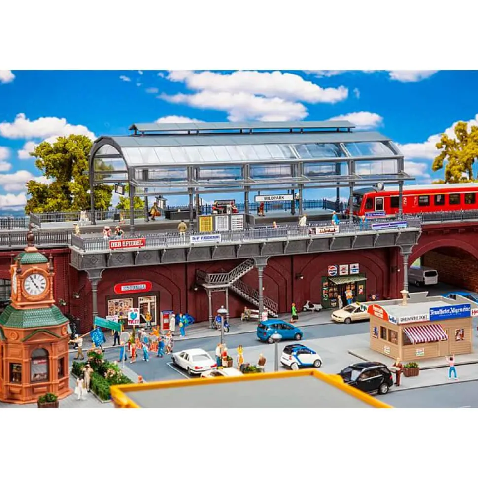 Modélisme ferroviaire HO : Station de RER - Faller