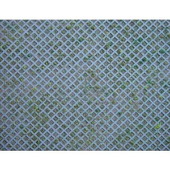 Modélisme HO : Plaque de mur : Briques perforées en losanges avec herbe - Faller