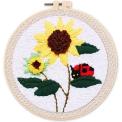 Punch Needle : Fleurs et Coccinelle - avec cadre - Figured'Art