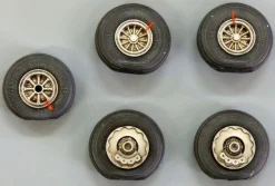 Wheels for DC-6/C-118 - 1:72e - Plus model - Plus Model